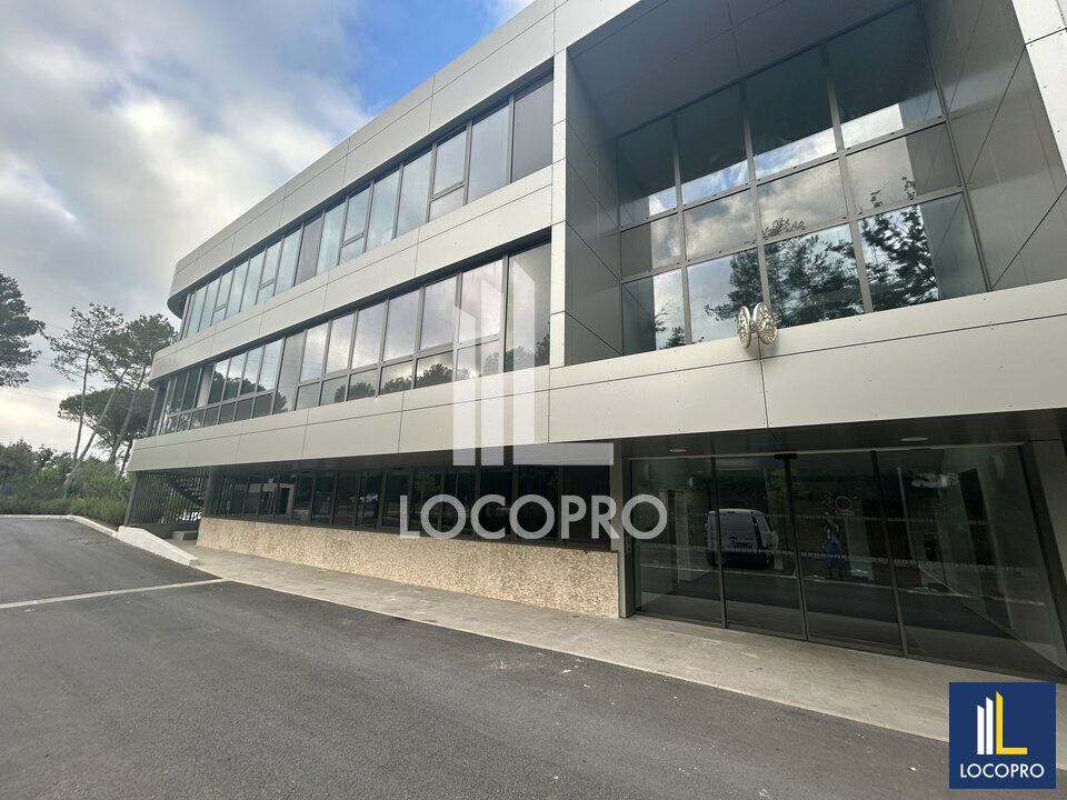 Location bureaux 142.97 m² non divisibles