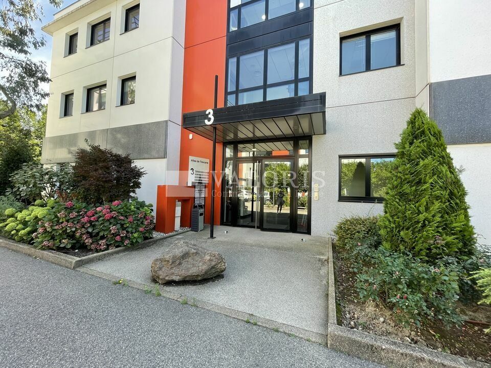 Location bureaux 2175.97 m² divisibles à partir de 93 m²