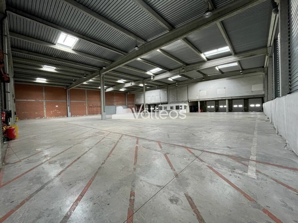 Location local d''activites 1597 m² non divisibles