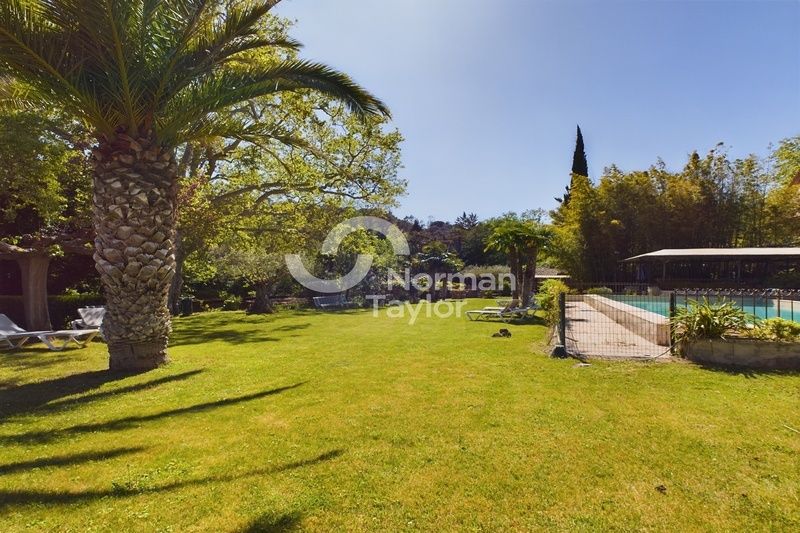 Hôtel-Restaurant de 650 m² à vendre - Villeneuvette (34)