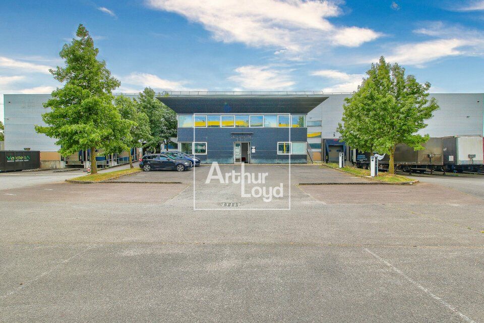 Location local d''activites 6734 m² non divisibles