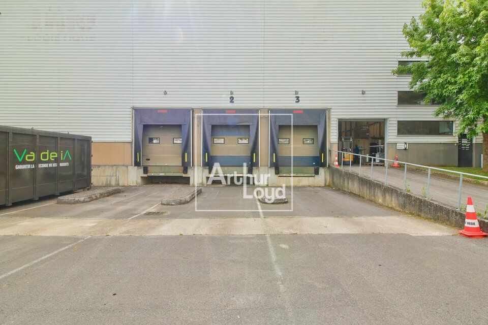 Location activité/entrepôt - 6734 m²