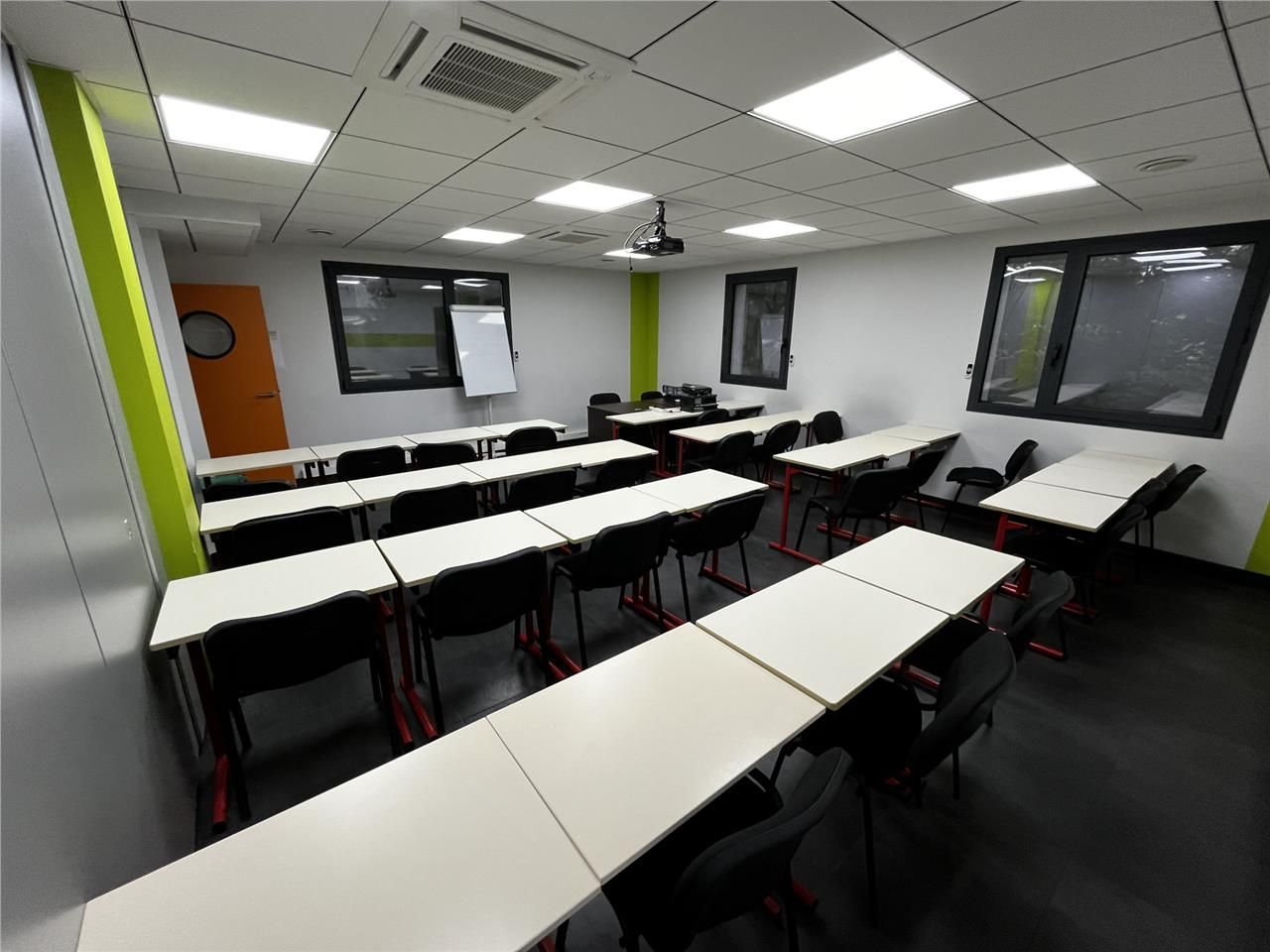 1313 m² dispo à Saint-étienne