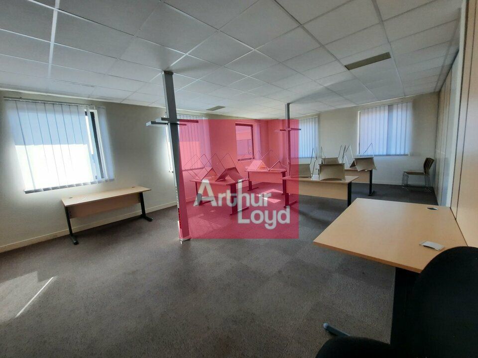 CLERMONT -FERRAND SECTEUR ESTAING CHU  A LOUER BUREAUX 3209 M²  - DIVISIBLE  A PARTIR DE 700 M² - 65 PLACES DE PARKING