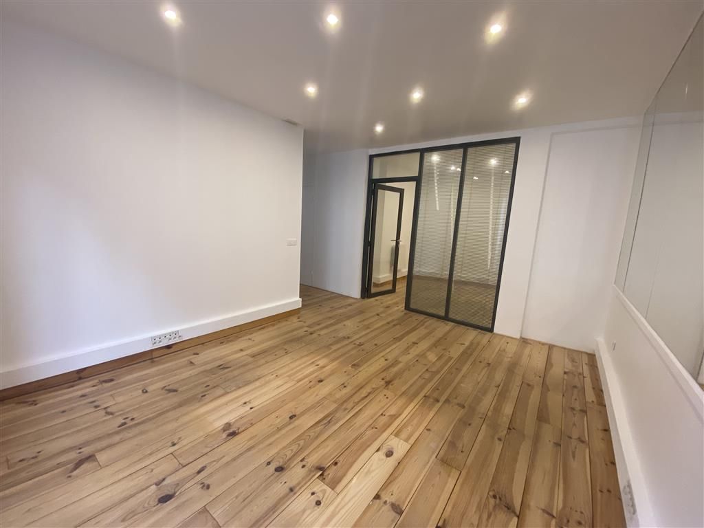 Location Bureaux 76 m² non divisibles