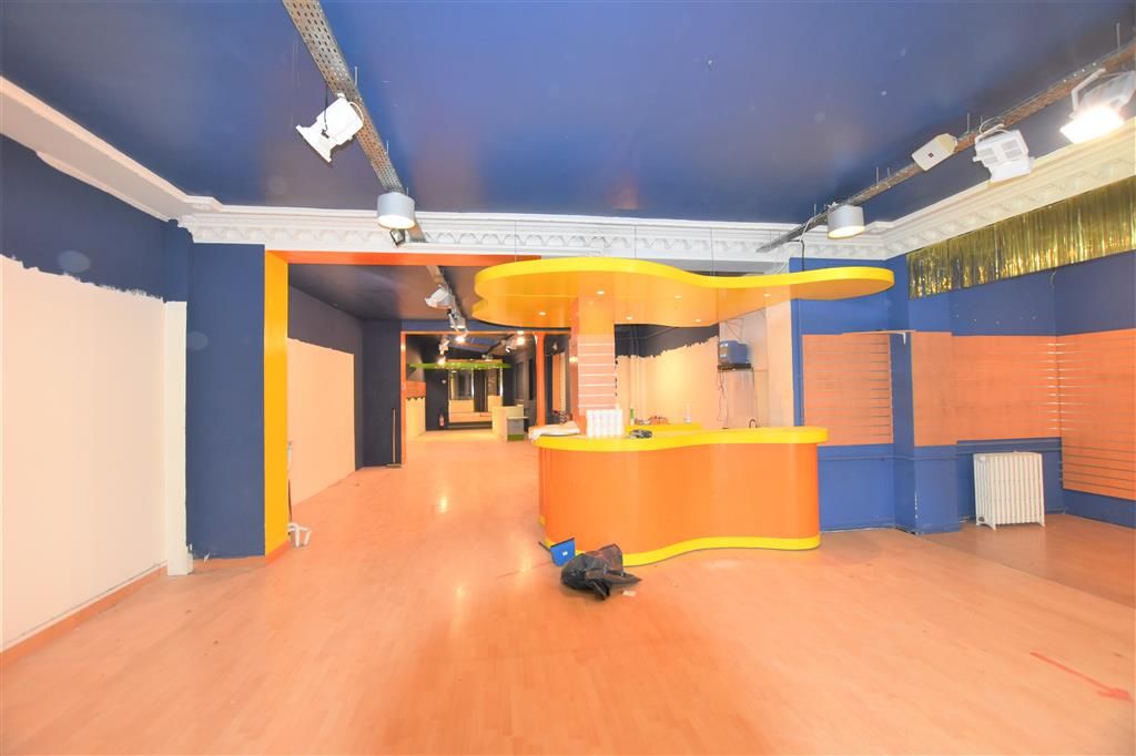 Location local commercial 335 m² non divisibles