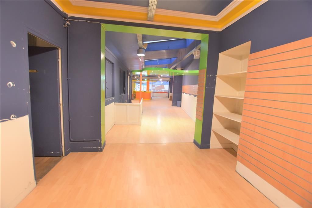 Location local commercial 335 m² non divisibles