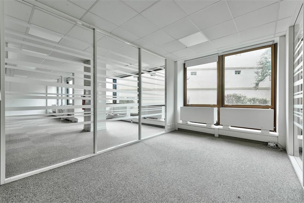 Location bureaux 370 m² non divisibles