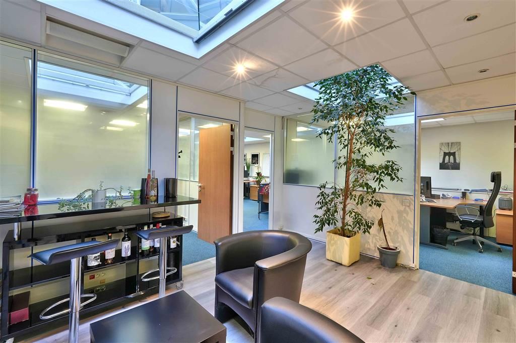 Location Bureaux 178 m² non divisibles