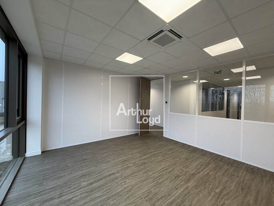 Surface de bureaux lumineux et accessibles PMR