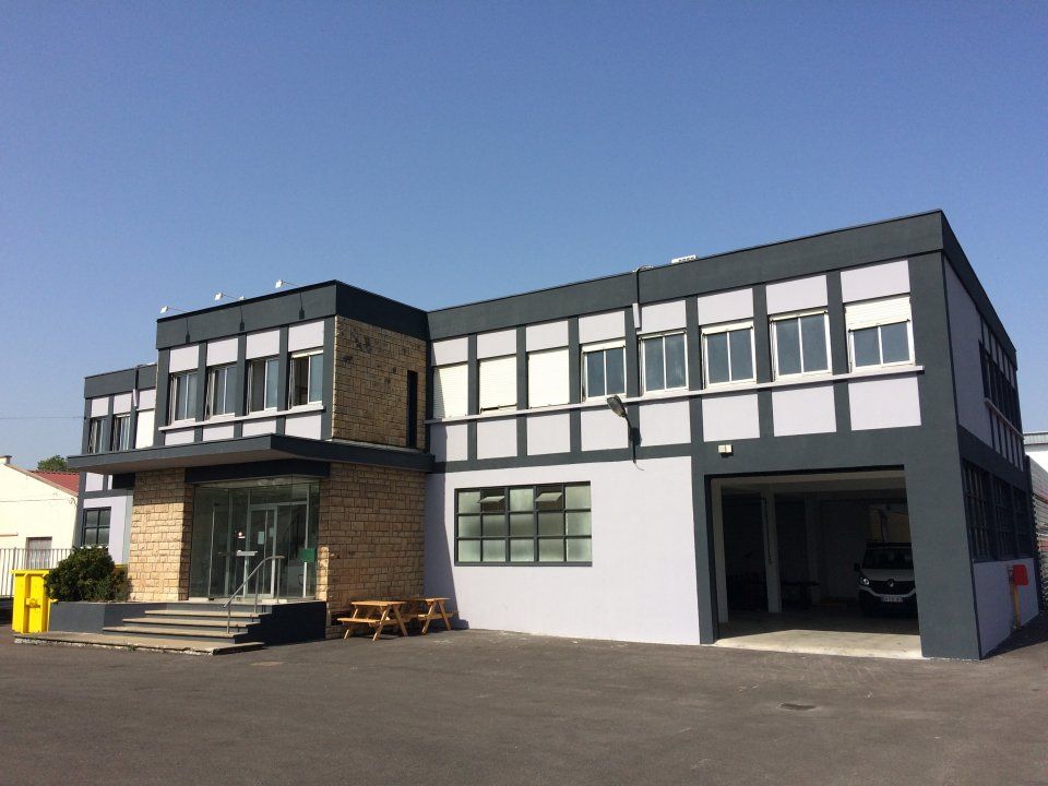 Location local d''activites 2275 m² non divisibles