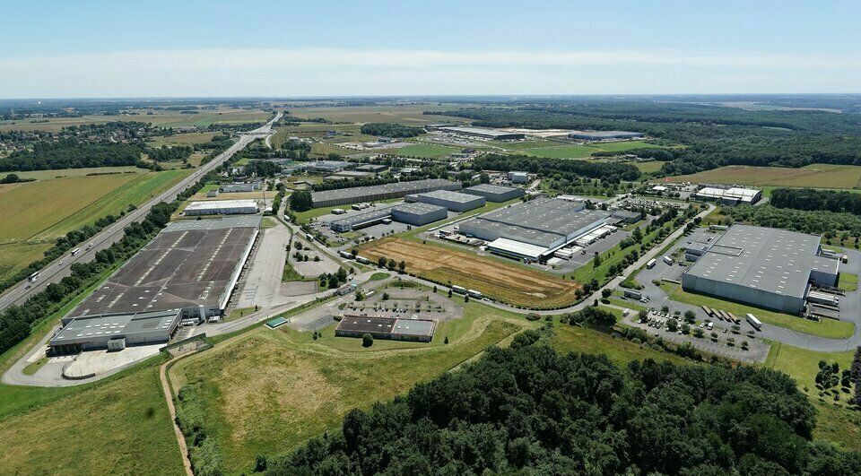 Location entrepot 1829 m² non divisibles