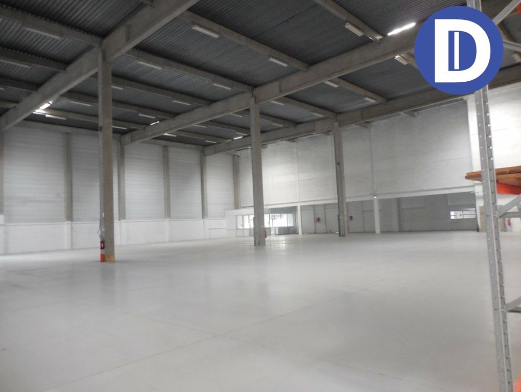 Location activites 1900.00 m² non divisibles