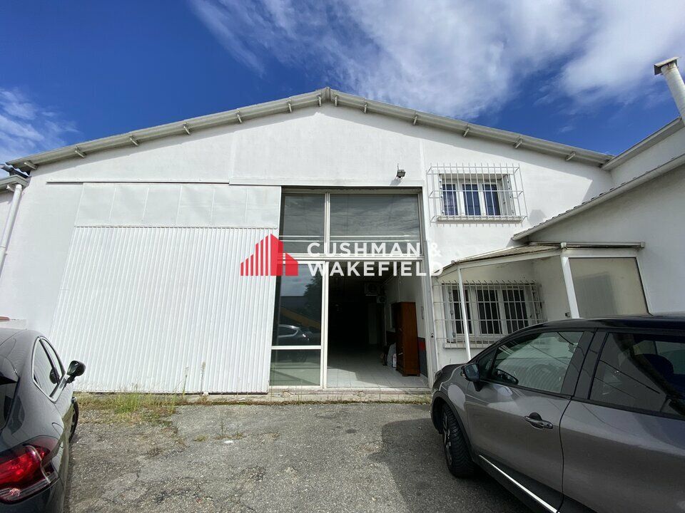 Location local d''activites 400 m² non divisibles