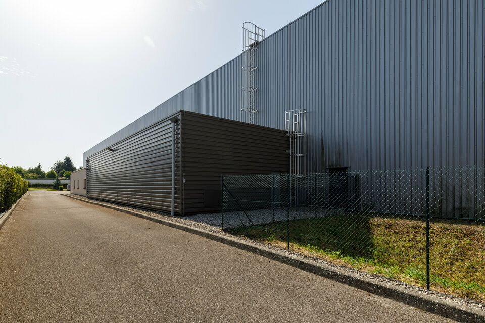 Bâtimentd'activitéset distribution de 9 623 m²