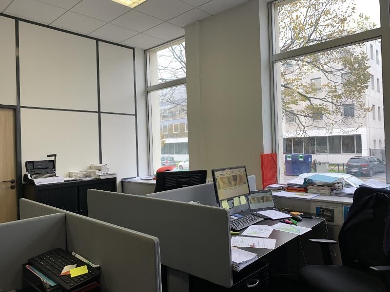Immeuble de bureaux de standing situé à proximité du tramway place Ravezies et du centre de Bordeaux