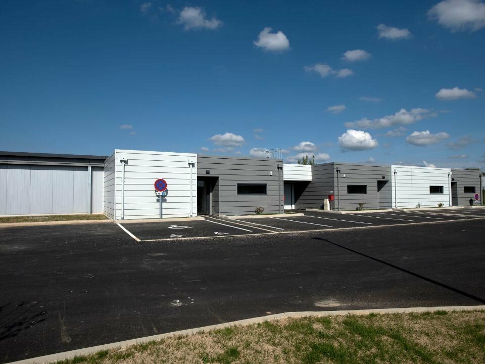 Location local d''activites 50 m² non divisibles