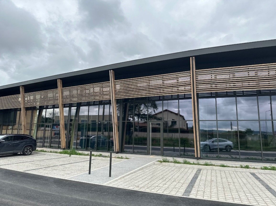 Location local commercial 451 m² à Andrézieux-Bouthéon