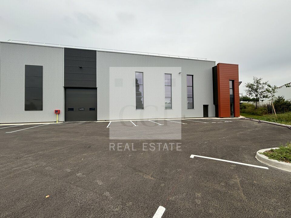 Vente local d''activites 677 m² non divisibles