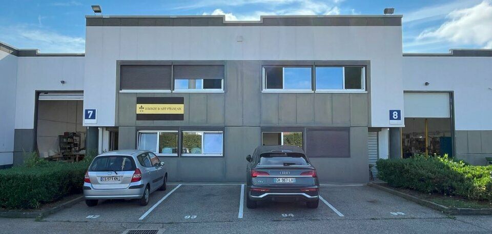 Location local d''activites 887 m² non divisibles