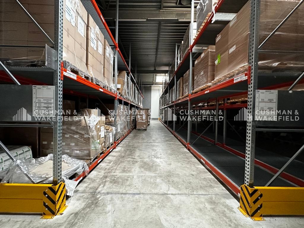 Location entrepôt 1790 m² non divisibles