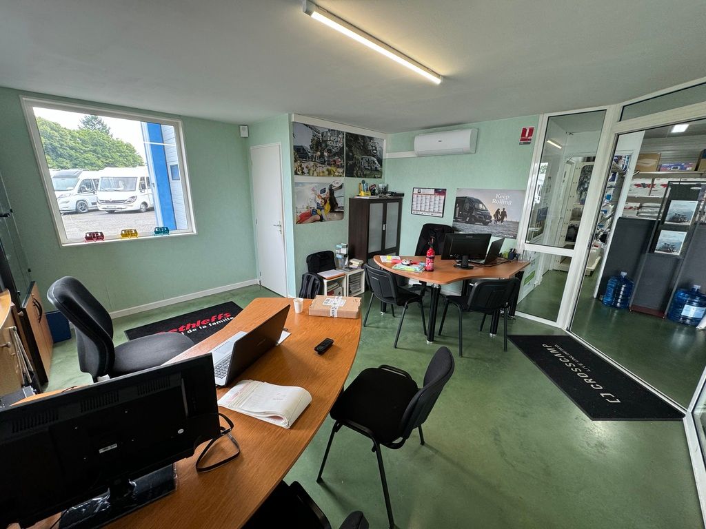 Local commercial avec bureau A LOUER sur la commune de Chasseneu