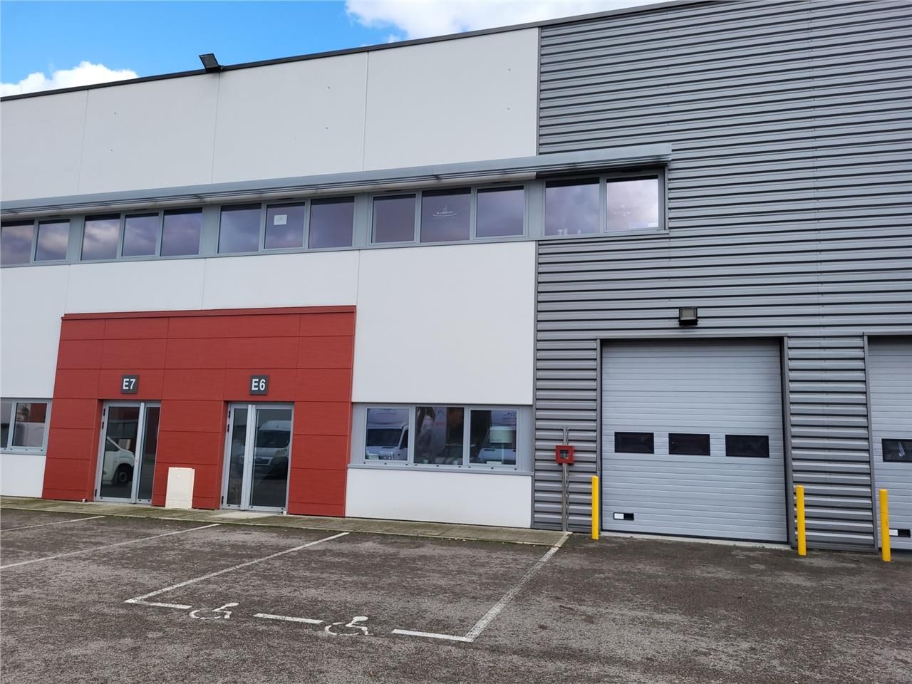 Location local 1031 m² à Saint-Priest