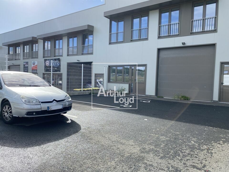 Location local d''activites 251 m² non divisibles