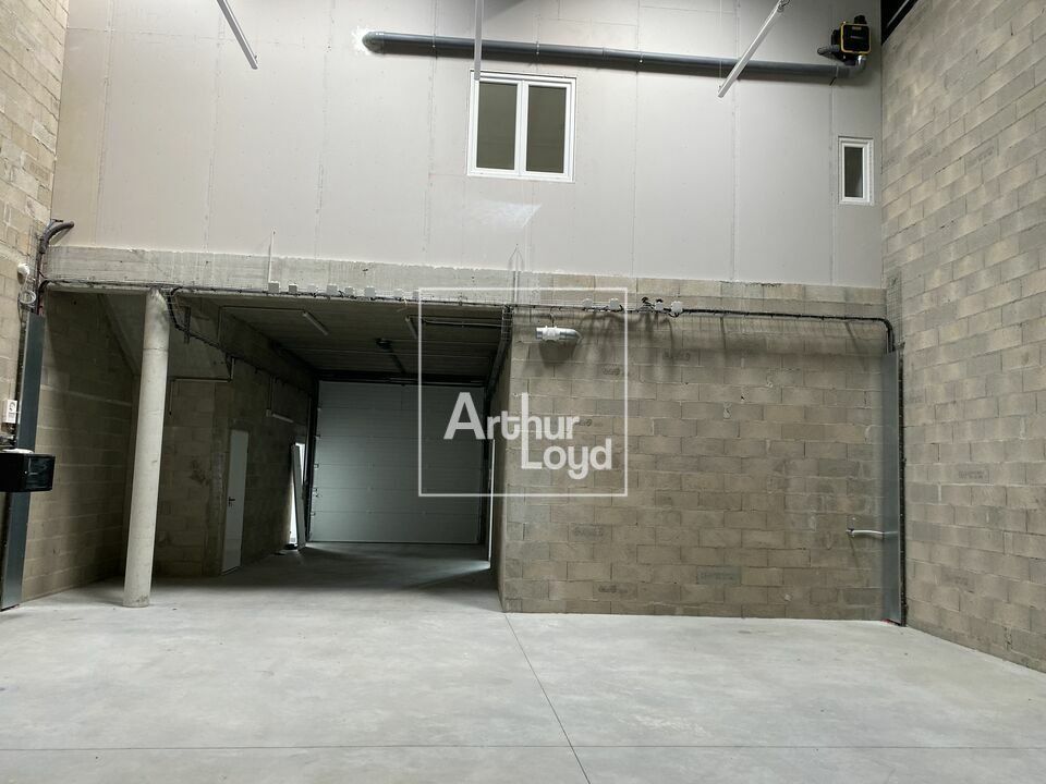 Local d'activité traversant à louer - ETRECHY