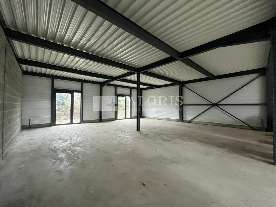 Valoris Real Estate vous propose des locaux d'activités à l'entrée du Parc des Peupliers sur la commune de Trévoux.