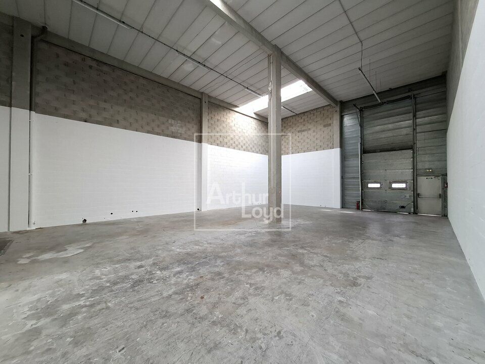 Location local d''activites 379 m² non divisibles