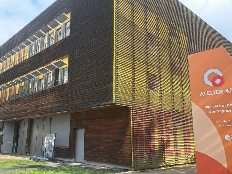 Location local d''activites 1637 m² non divisibles