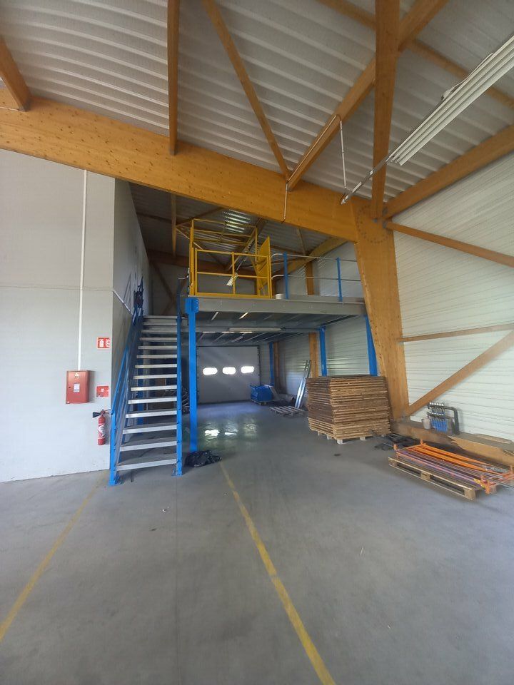 Location activité/entrepôt - 764 m²