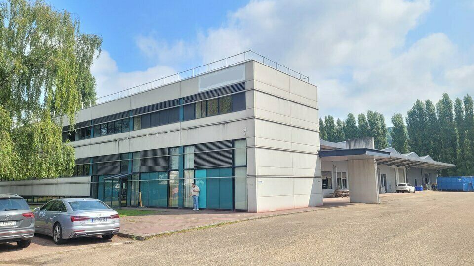Location local d''activites 4200 m² non divisibles