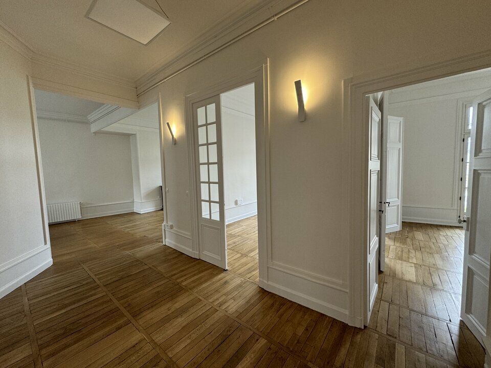 TOURS HYPER CENTRE BUREAUX A LOUER 125 M² HAUT DE GAMME