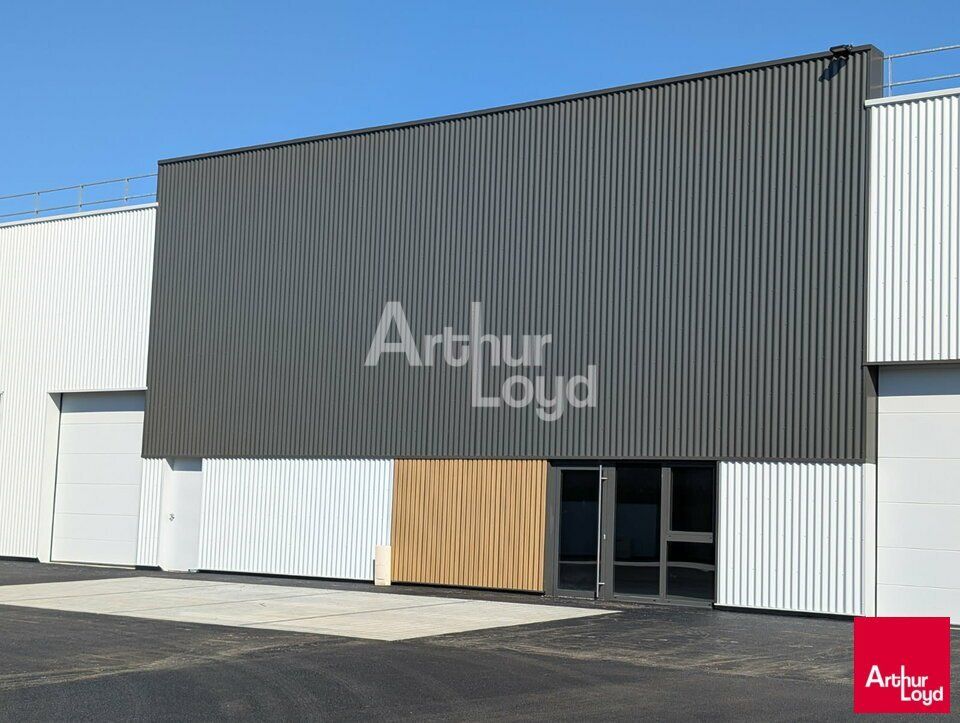 Location local d''activites 300 m² non divisibles