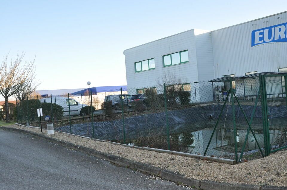 Plateforme logistique d'environ 5 340 m² sur un terrain d'environ 15 000 m²