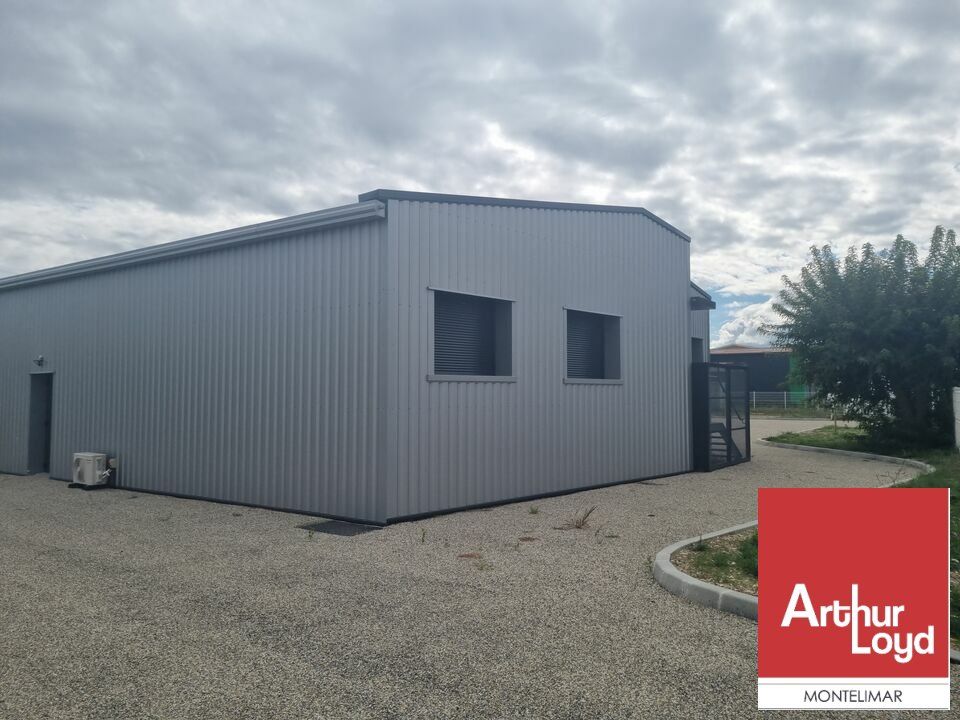 A LOUER - SAINT PAUL TROIS CHÂTEAUX - LOCAUX D'ACTIVITÉ D'ENVIRON 432 M2 ENTIÈREMENT RÉNOVÉ AVEC PARKING 