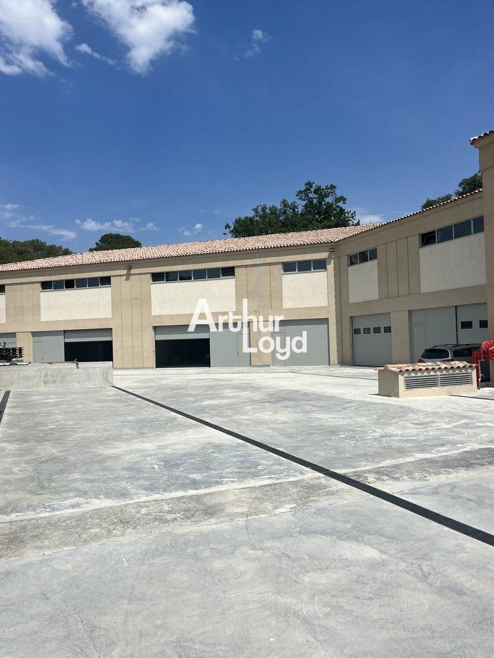 Location local d''activites 508.68 m² non divisibles