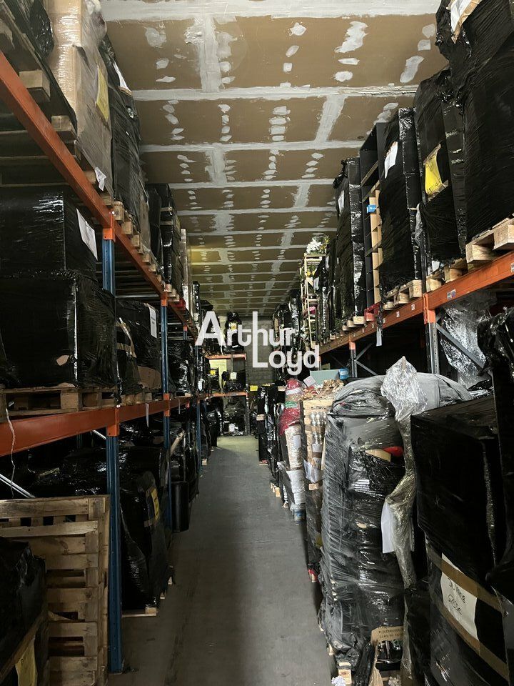 Location locaux mixtes 329 m² Vallauris - Environnement commercial et tertiaire