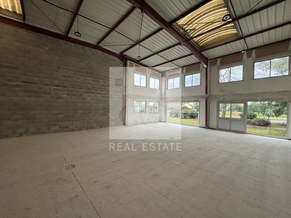 Location local d''activites 262 m² non divisibles