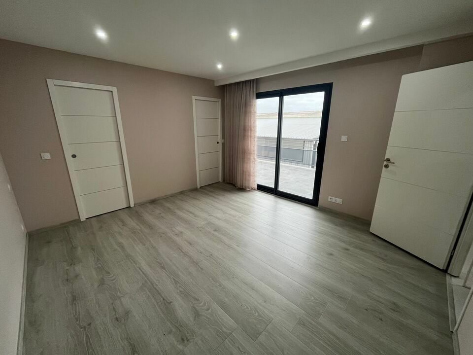 COURNON D'AUVERGNE, BUREAUX D'ENVIRON 167M² AVEC TERRASSE A LOUER