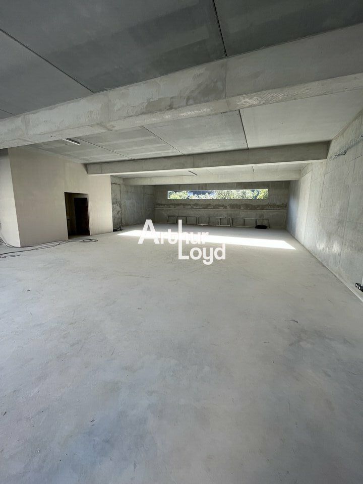 Location local d''activites 261.65 m² non divisibles