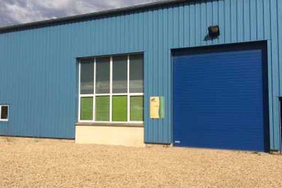 Location local d''activites 350 m² non divisibles