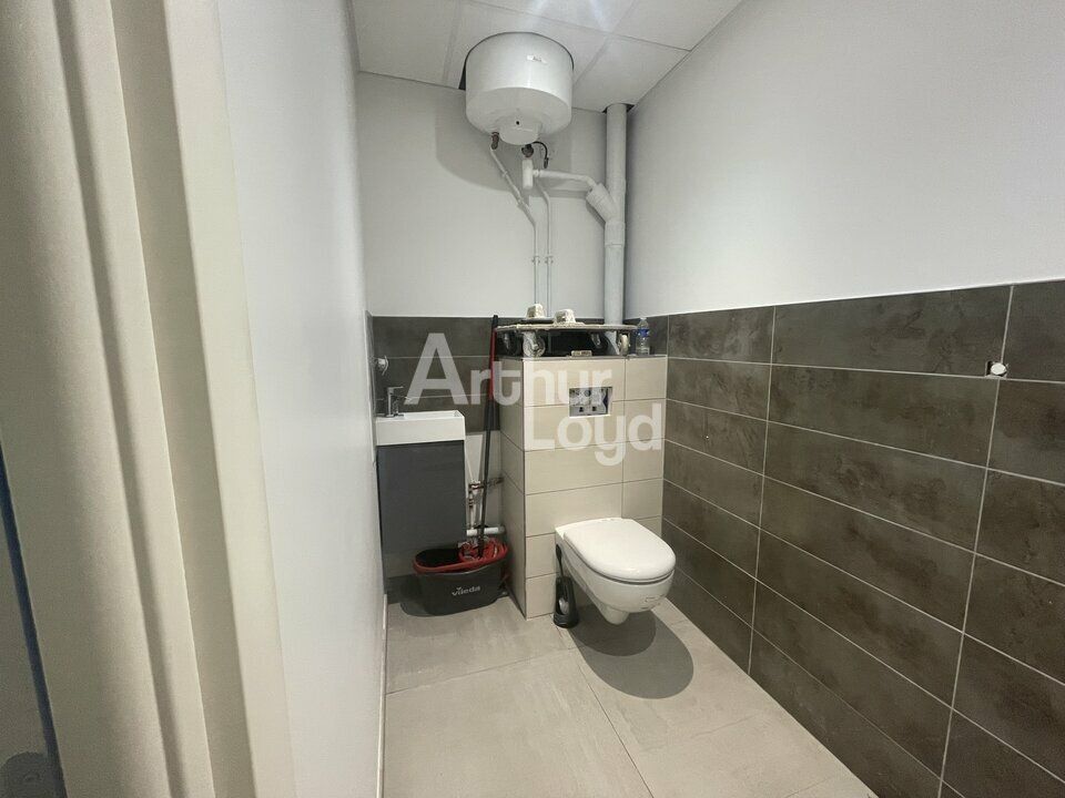 Local professionnel 54 m² à louer à La ravoire-proche accès autoroute 