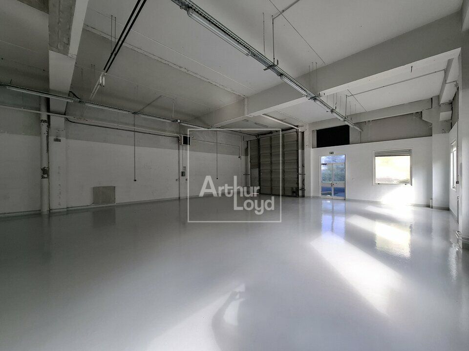 Location local d''activites 648 m² non divisibles