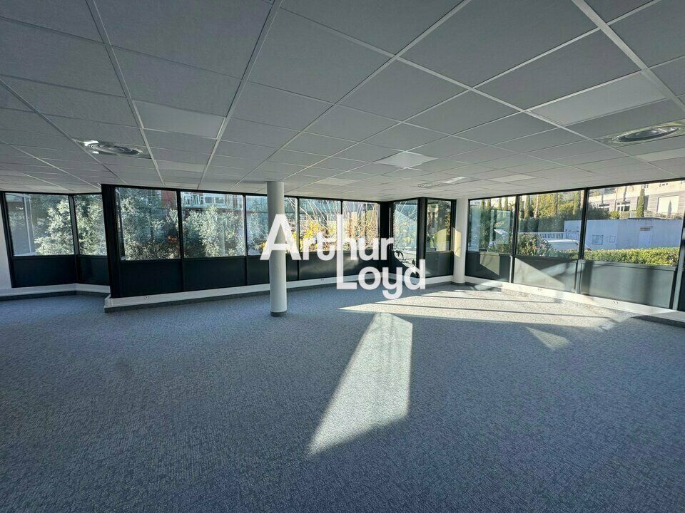 Bureaux climatisés 120 m² en R+1 à louer Antibes proche Sophia Antipolis