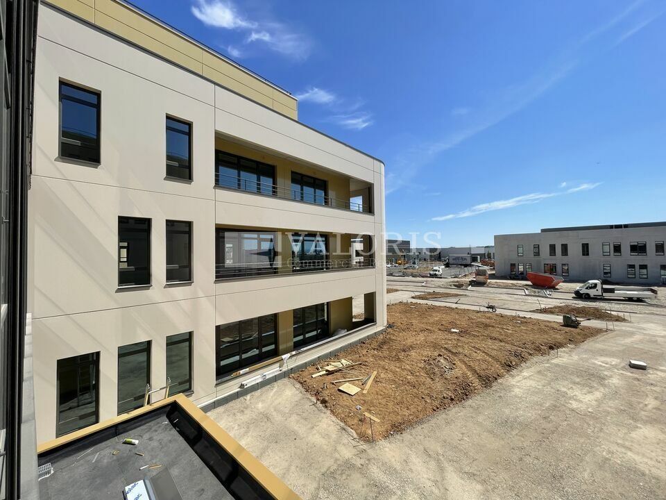 Location bureaux 4192.7 m² divisibles à partir de 262.6 m²