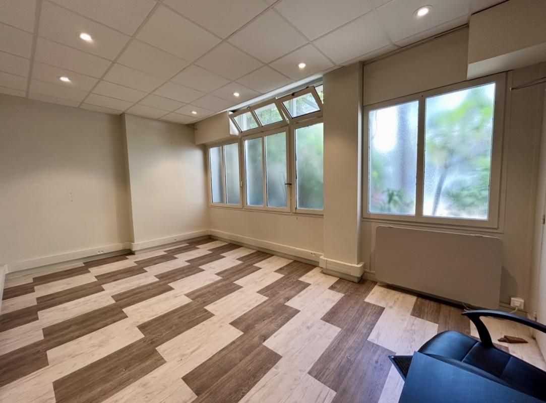 Location Bureaux 128 m² non divisibles
