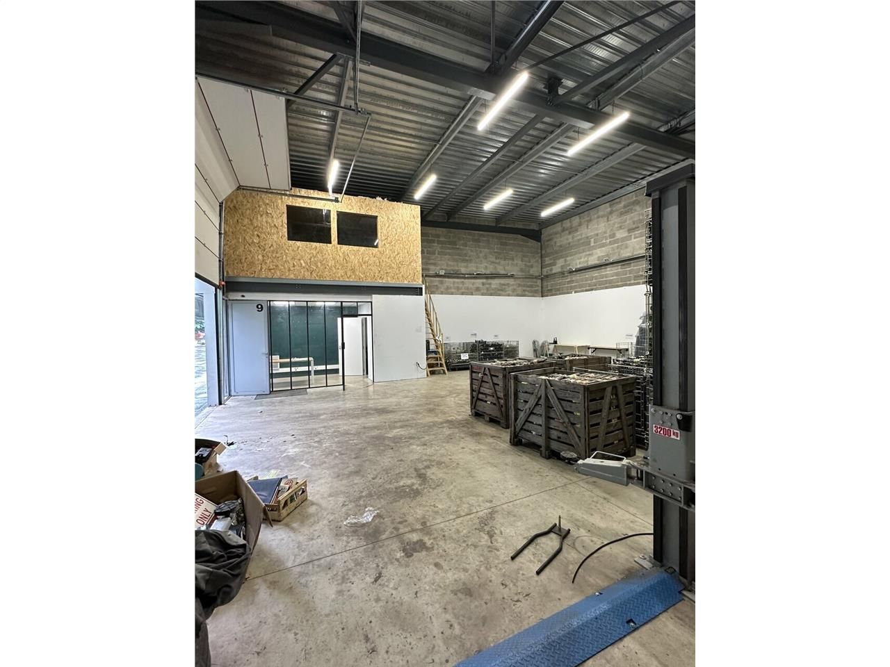 Location local d''activites 192 m² non divisibles